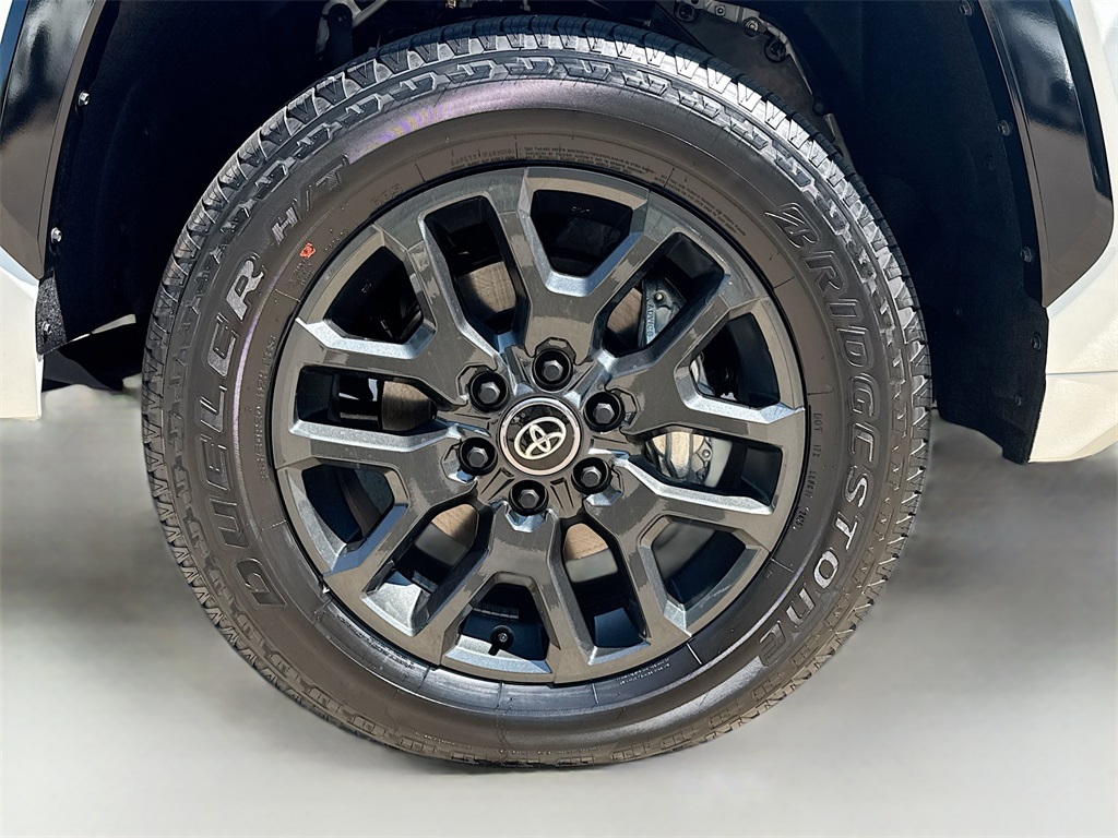 2025 Toyota Tundra Platinum CrewMax photo 30