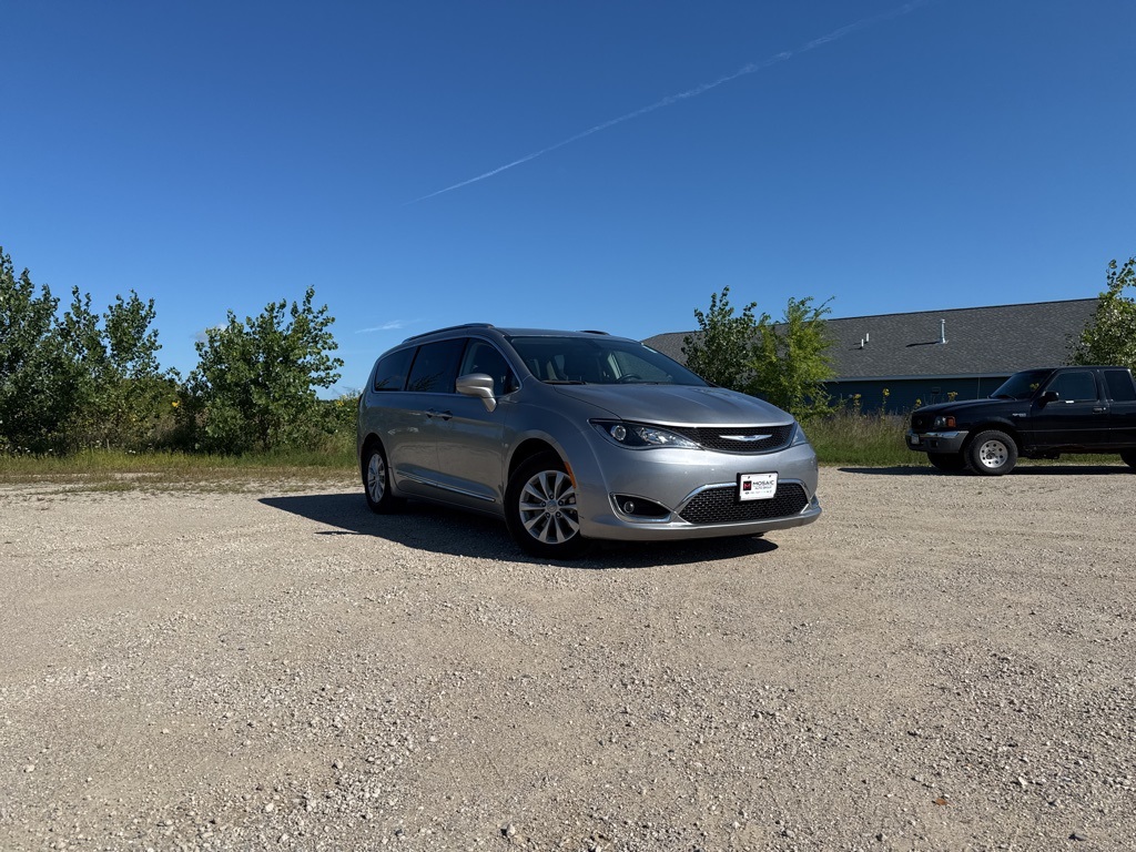 Used 2018 Chrysler Pacifica Touring L Vans