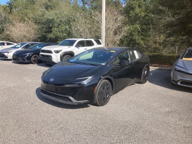 2024 Toyota Prius LE's photo