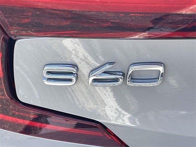 S60 Plug-In Hybrid T8 Recharge Plus Dark Theme