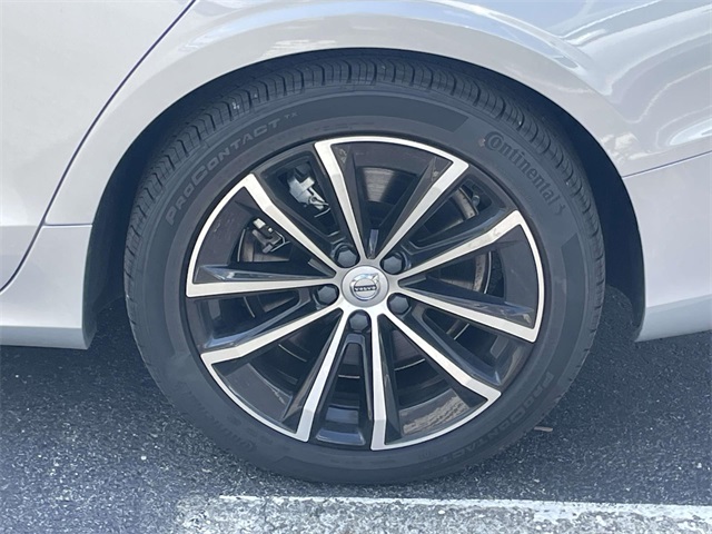 S60 Plug-In Hybrid T8 Recharge Plus Dark Theme