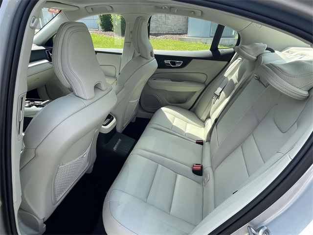S60 Plug-In Hybrid T8 Recharge Plus Dark Theme