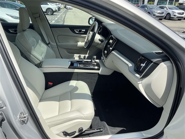S60 Plug-In Hybrid T8 Recharge Plus Dark Theme