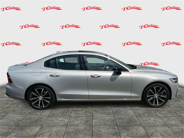 S60 Plug-In Hybrid T8 Recharge Plus Dark Theme