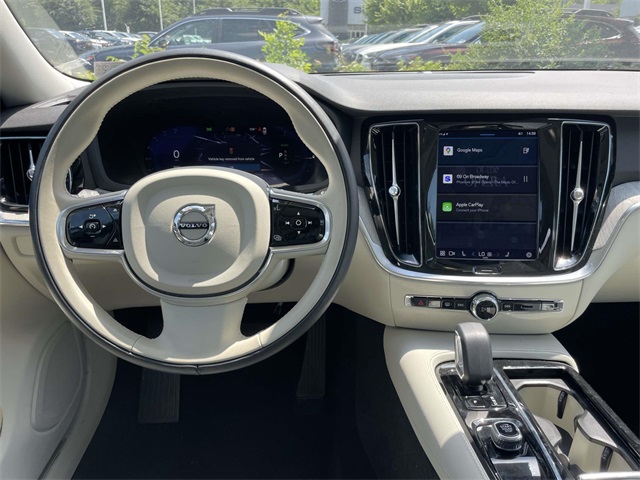 S60 Plug-In Hybrid T8 Recharge Plus Dark Theme