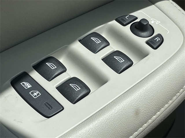 S60 Plug-In Hybrid T8 Recharge Plus Dark Theme