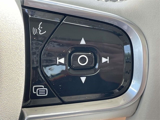 S60 Plug-In Hybrid T8 Recharge Plus Dark Theme