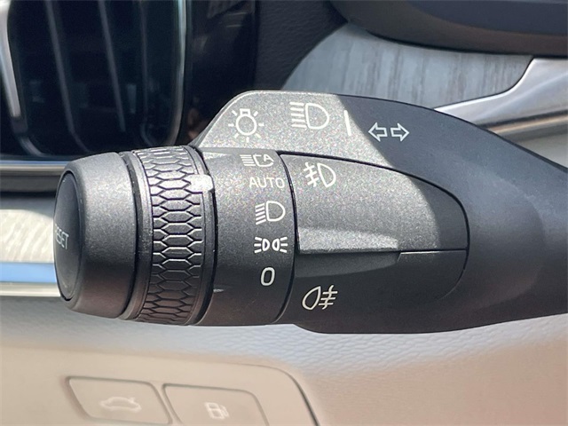 S60 Plug-In Hybrid T8 Recharge Plus Dark Theme