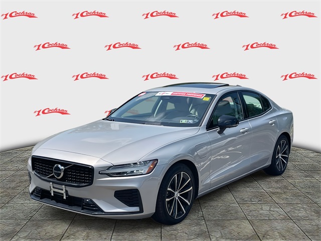 S60 Plug-In Hybrid T8 Recharge Plus Dark Theme