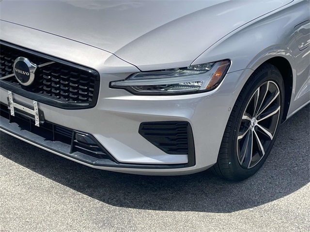 S60 Plug-In Hybrid T8 Recharge Plus Dark Theme