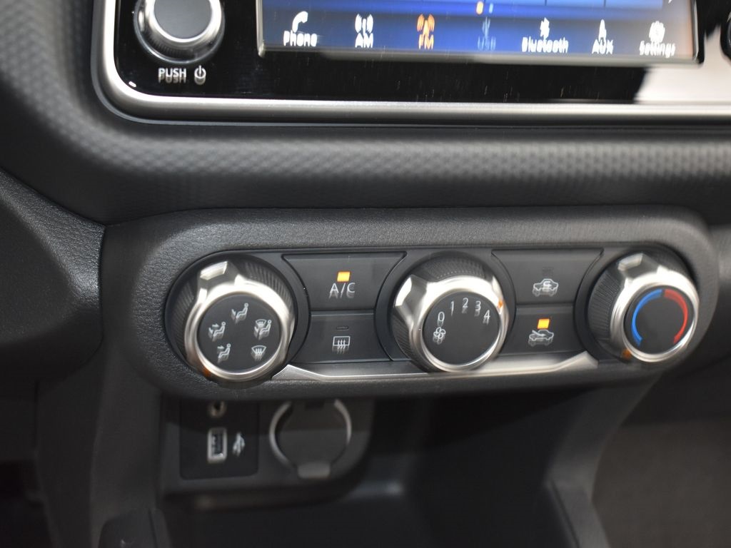 2025 Nissan Kicks Play S photo 10