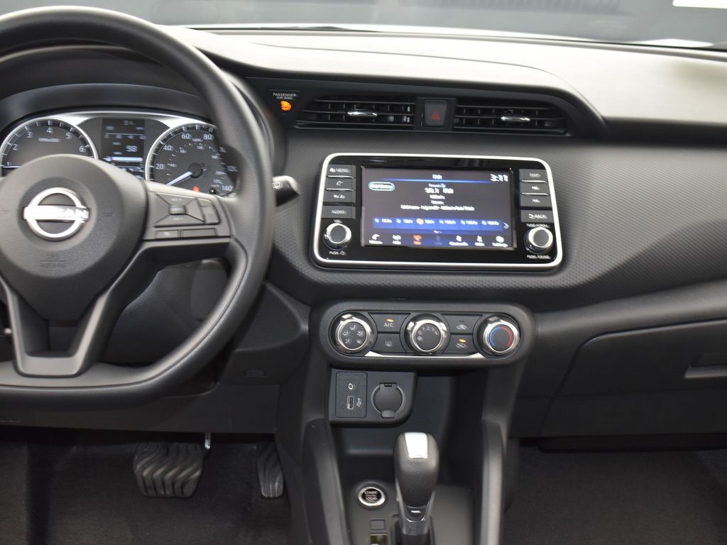 2025 Nissan Kicks Play S photo 11