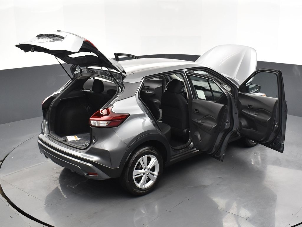 2025 Nissan Kicks Play S photo 28