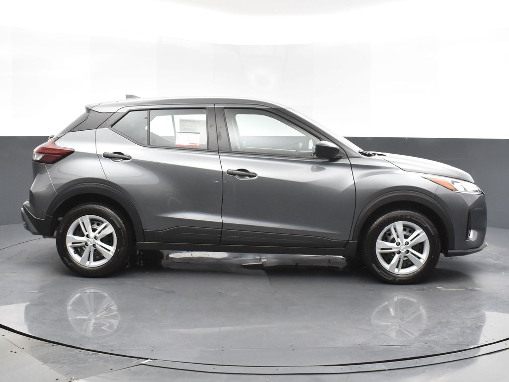 2025 Nissan Kicks Play S photo 3