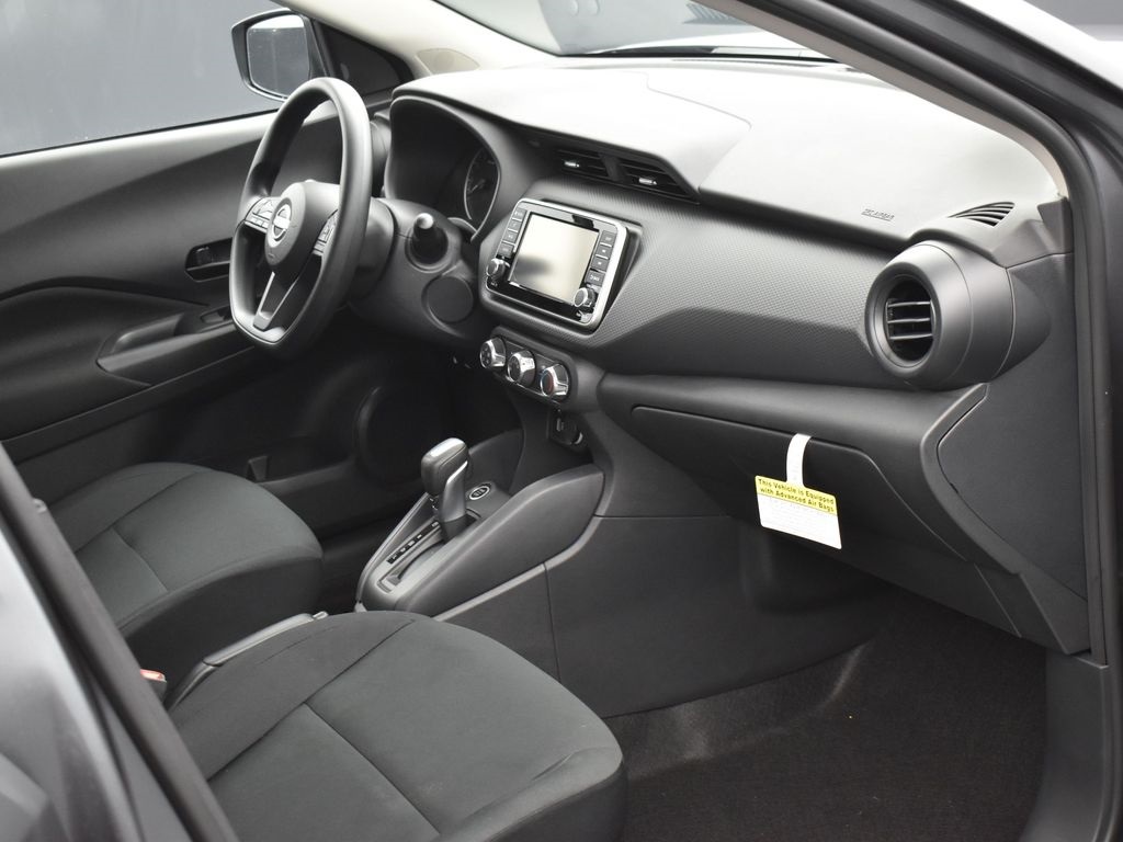 2025 Nissan Kicks Play S photo 5