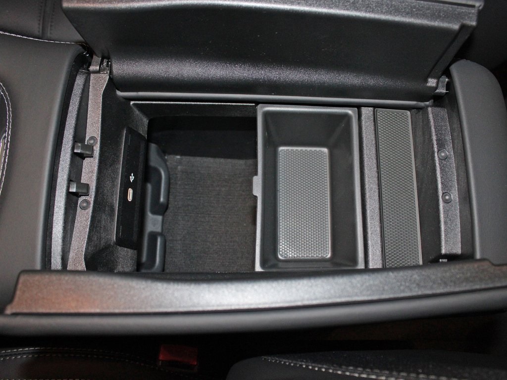 used 2025 Mercedes-Benz GLE car, priced at $88,888