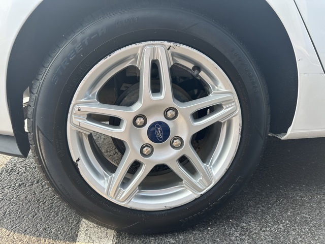 2019 Oxford White Ford Fiesta SE FWD Sedan