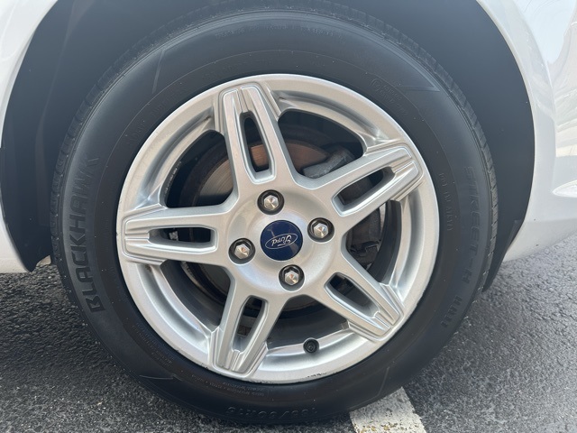 2019 Oxford White Ford Fiesta SE FWD Sedan