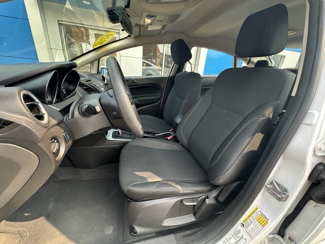 2019 Oxford White Ford Fiesta SE FWD Sedan