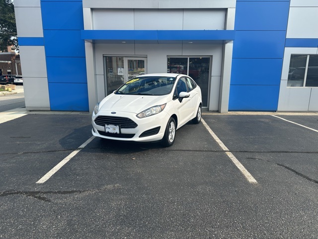 2019 Oxford White Ford Fiesta SE FWD Sedan