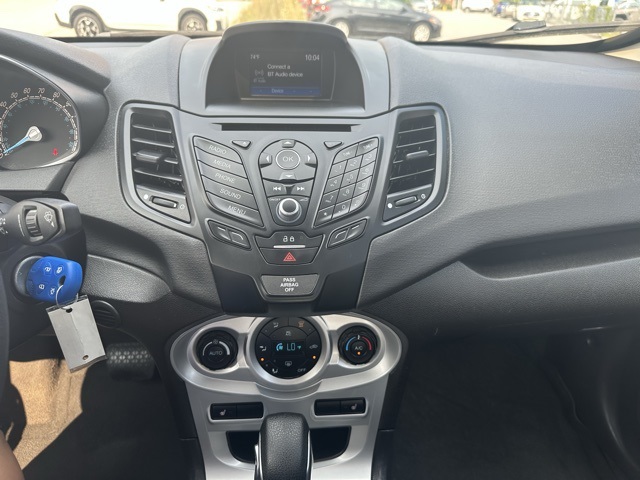 2019 Oxford White Ford Fiesta SE FWD Sedan