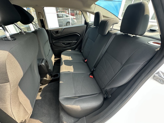 2019 Oxford White Ford Fiesta SE FWD Sedan