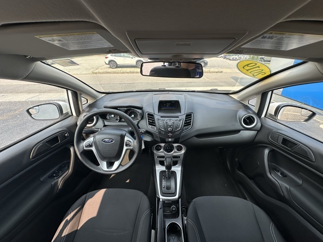 2019 Oxford White Ford Fiesta SE FWD Sedan