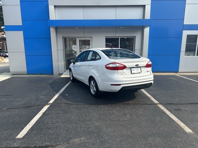 2019 Oxford White Ford Fiesta SE FWD Sedan