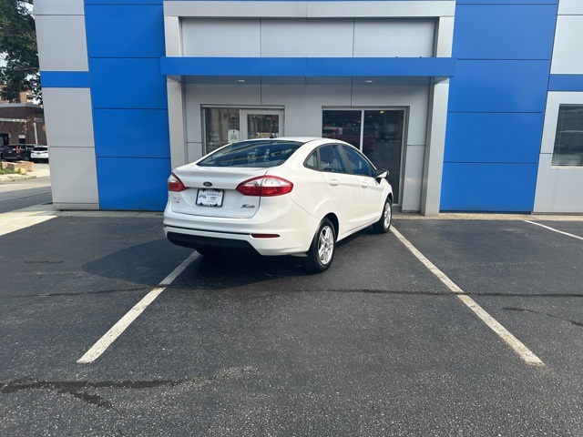 2019 Oxford White Ford Fiesta SE FWD Sedan