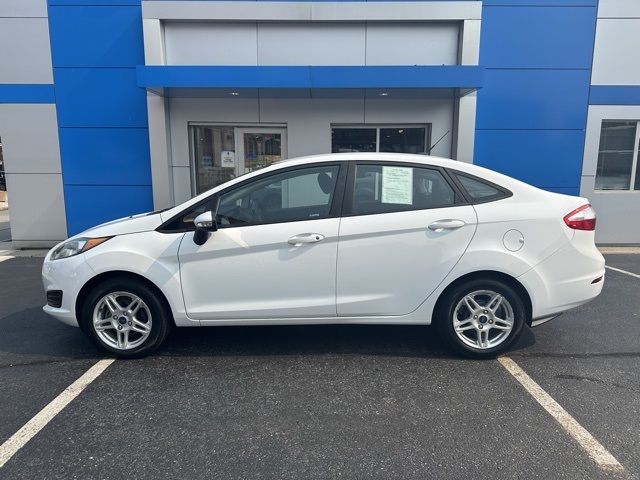 2019 Oxford White Ford Fiesta SE FWD Sedan