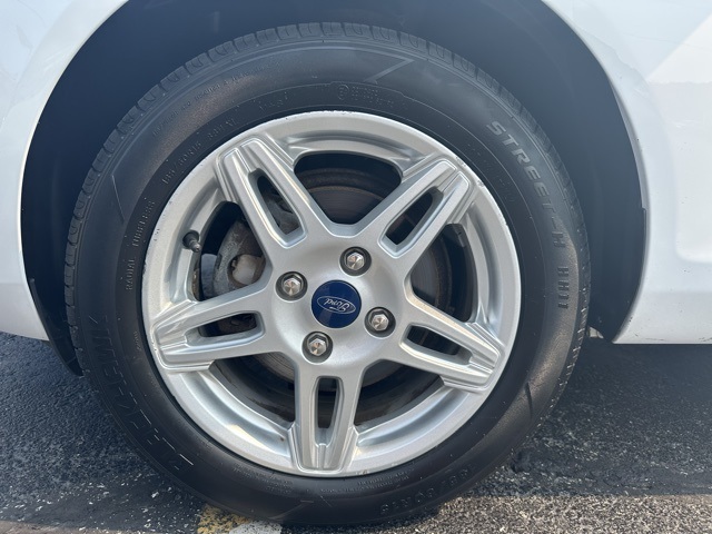 2019 Oxford White Ford Fiesta SE FWD Sedan