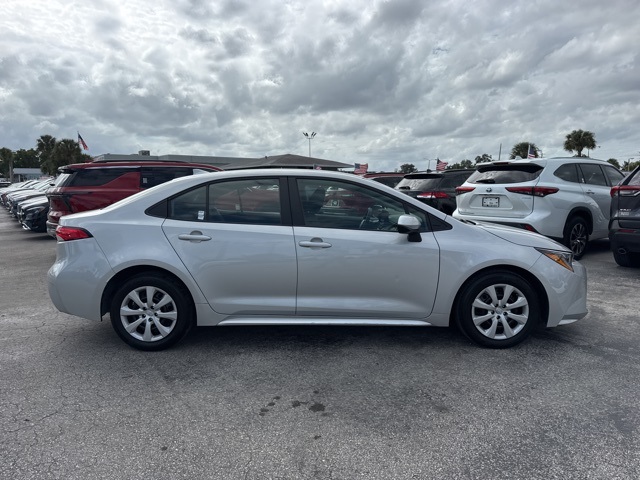 2024 Toyota Corolla LE photo 2