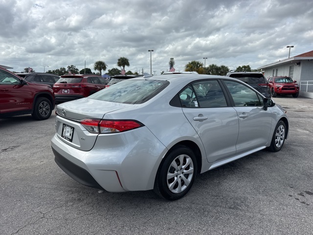 2024 Toyota Corolla LE photo 3