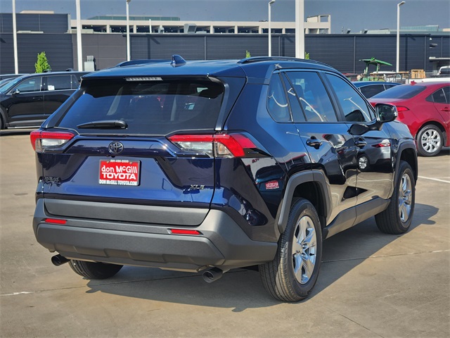 2025 Toyota RAV4 XLE photo 2