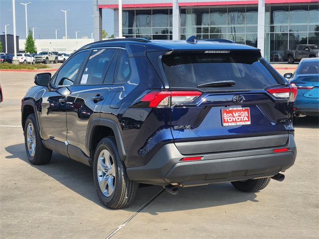 2025 Toyota RAV4 XLE photo 3