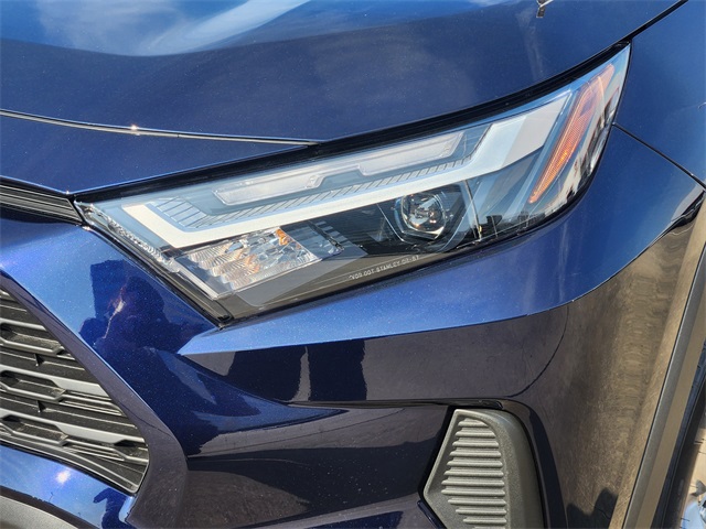 2025 Toyota RAV4 XLE photo 4