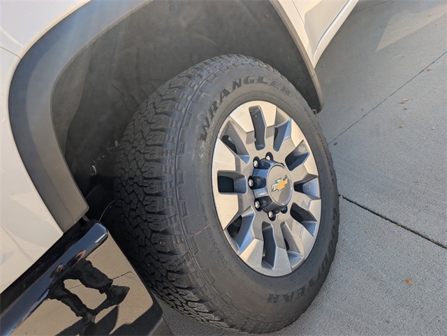 2026 Chevrolet Silverado 2500HD Custom photo 2