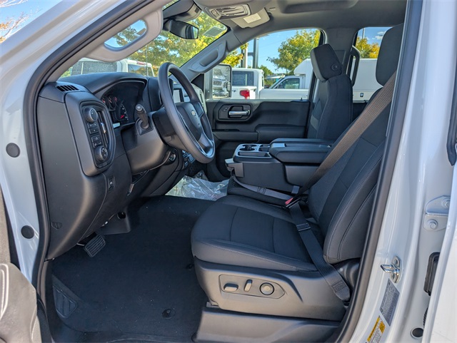 2026 Chevrolet Silverado 2500HD Custom photo 3