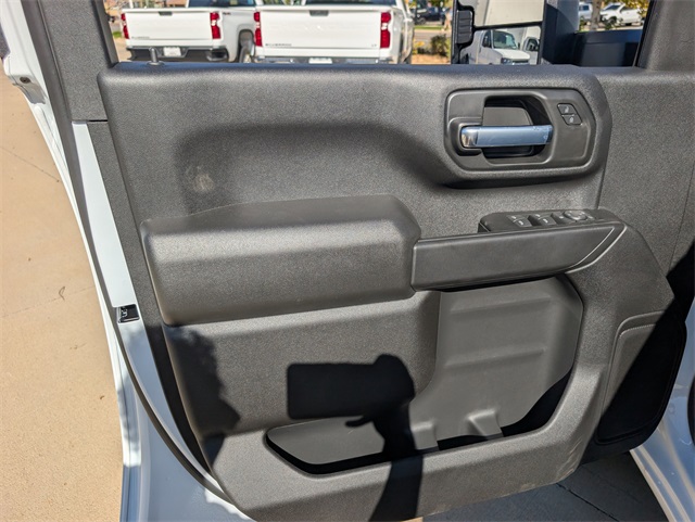 2026 Chevrolet Silverado 2500HD Custom photo 4