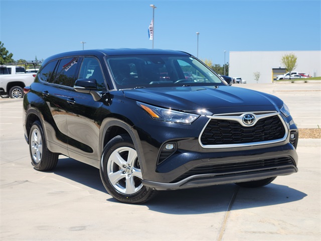 2022 Black Toyota Highlander LE FWD SUV