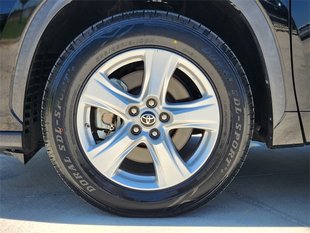 2022 Black Toyota Highlander LE FWD SUV