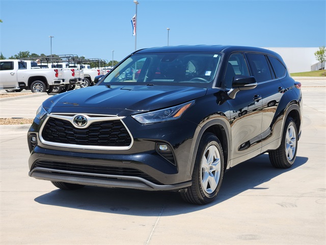2022 Black Toyota Highlander LE FWD SUV