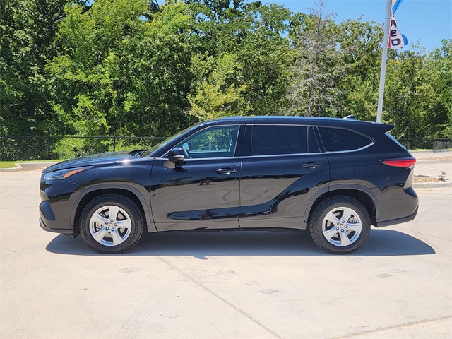 2022 Black Toyota Highlander LE FWD SUV