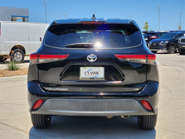 2022 Black Toyota Highlander LE FWD SUV