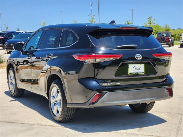 2022 Black Toyota Highlander LE FWD SUV