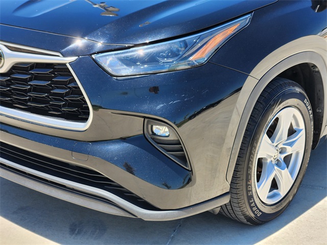 2022 Black Toyota Highlander LE FWD SUV