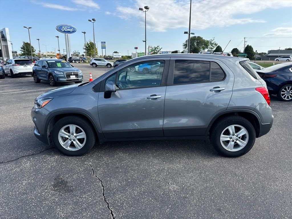 2020 Chevrolet Trax LS photo 3
