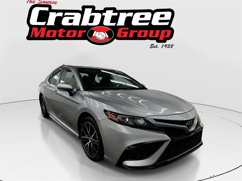 2024 Toyota Camry SE's photo