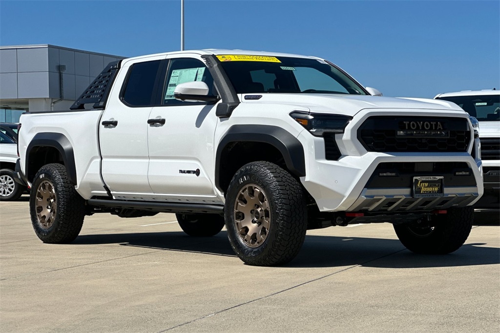 2025 Toyota Tacoma Trailhunter Double Cab photo 2