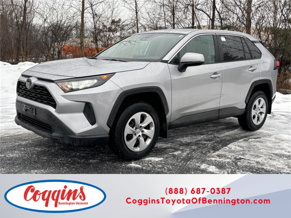 2022 Toyota RAV4 LE's photo